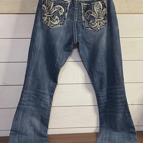 "Miss Me Jeans Size 28 Boot Cut with Embellishments: Sparkling Style for Every S - Picture 7 of 9